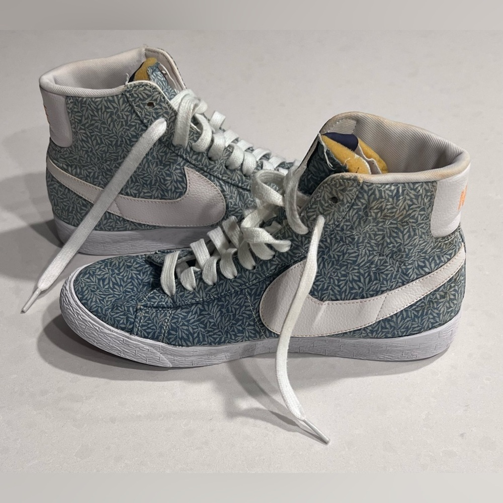 Womens Nike‎ floral blazers shoes size 8.5